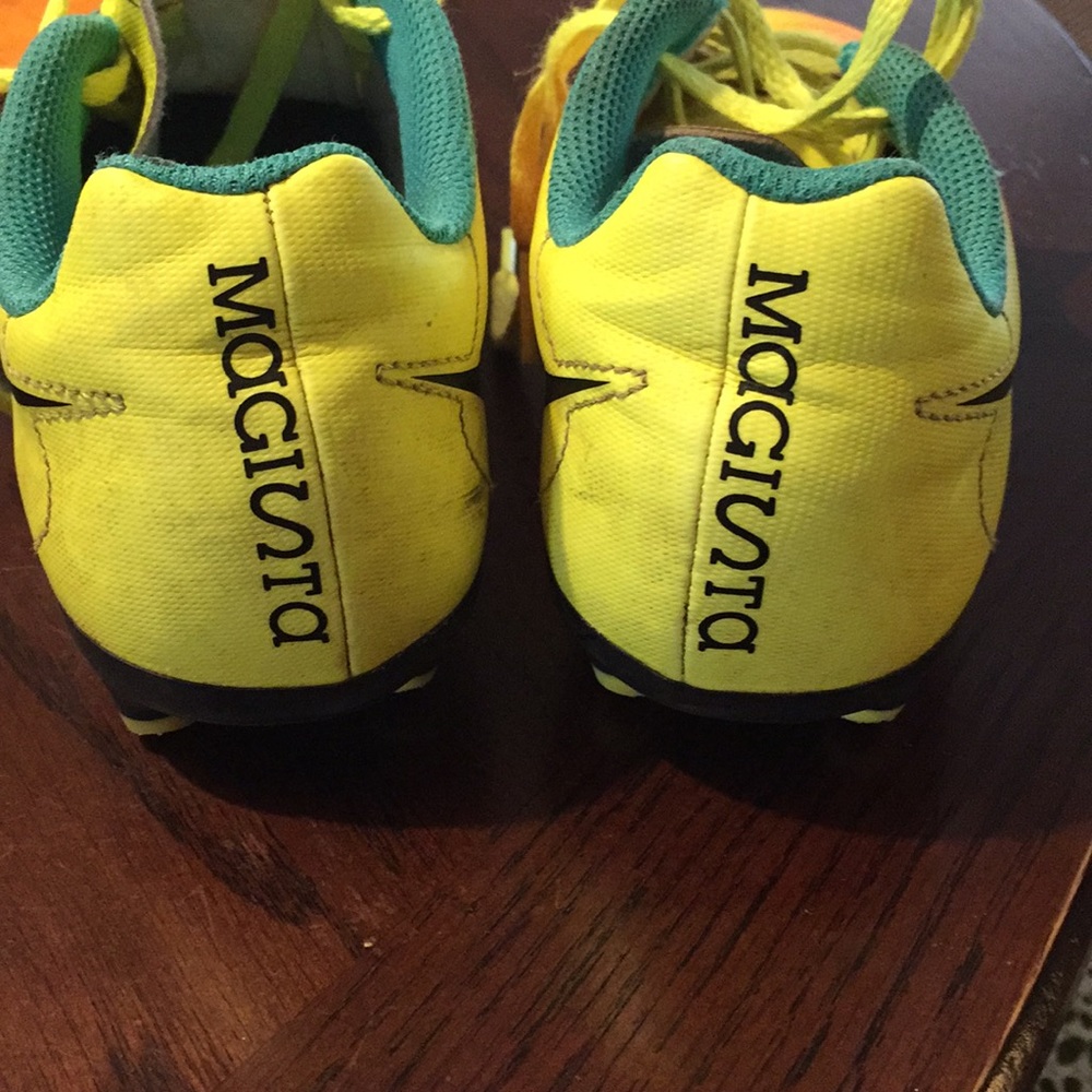 Kids size 11 Nike Cleats - Picture 3 of 6